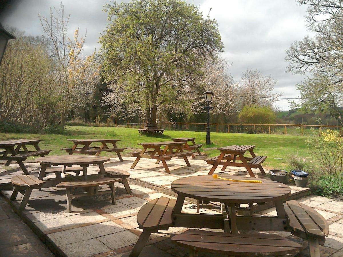 The Crown Inn Alvediston Exterior photo